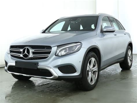 The w205 is available in sedan (w205), station wagon (s205), coupe (c205), and cabriolet (a205) configurations. Mercedes-Benz GLC 220 d 4MATIC 9G-TRONIC, 2018 god.