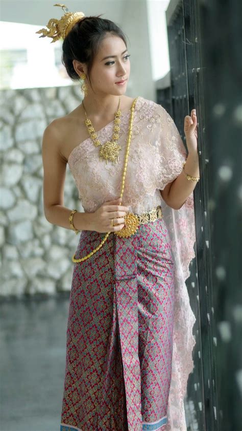 សម្លៀកបំពាក់ប្រពៃណីថៃក្នុងសម័យអយុធ្យា ชุดไทยโบราณสมัยกรุงศรีอยุธยา thai traditional dresses of