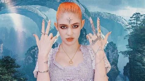 Grimes Shared Her Pregnancy News With A Nude Selfie That Got Taken Down