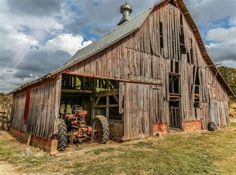 Pin By Lori Dorrington On Barns Great And Small Country Barns Barn Pictures Rustic Barn