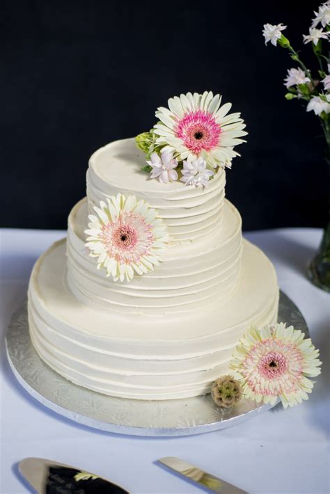 Ivory Wedding Cake Gerbera Daisies