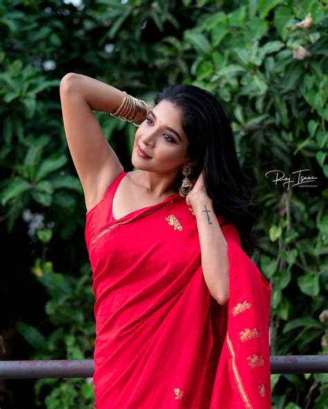Sakshi Agarwal Looks Enticing In A Shimmery Red Saree