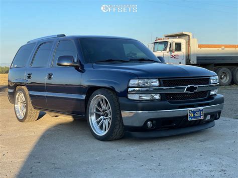 2001 Chevrolet Tahoe With 22x10 Cosmis Racing Xt 206r And 28540r22