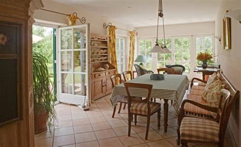Este adorable conjunto de tarros de albañil pintado es la manera perfecta de dar la bienvenida estos encantadores frascos harían una adición fabulosa a la decoración de su hogar. Decoración de casas de campo estilo inglés - VIX