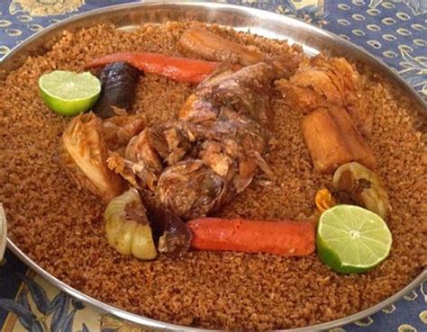 Ceebu jën — le thiéboudienne ou ceebu jën (du wolof mot à mot riz au poisson), est le mets le plus célèbre de la cuisine sénégalaise, le plat national. ceebu jen | Recettes de cuisine, Recette africaine poisson ...