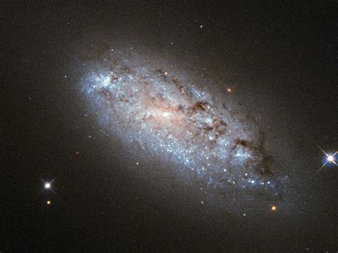 Hubble Snaps Best Ever Image Of Spiral Galaxy Ngc 949 Astronomy Sci