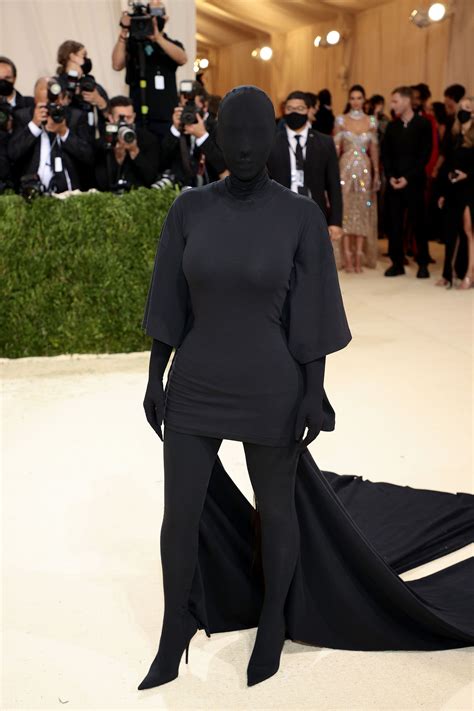Kim Kardashian Wore Another Full Coverage Look To The Met Gala Vogue Scandinavia