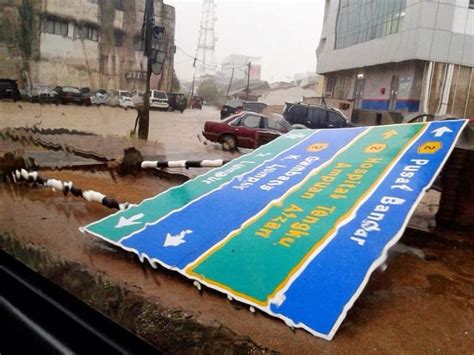 Jalan bukit goh — federal route 1486 jalan bukit goh major junctions south end: Dari mata turun Ke Hati: Gambar Banjir Di Bandar Kuantan
