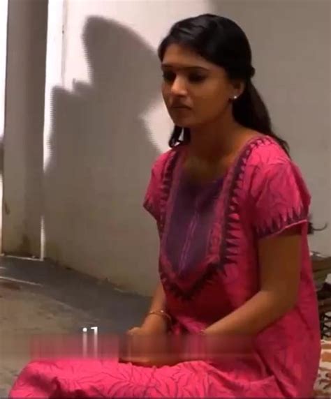 Tamil Serial Actress Gayathri Hot Navel Crowdapalon