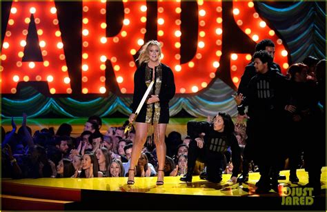 amy schumer opens mtv movie awards 2015 with hilarious monologue video photo 3345536