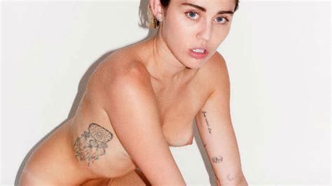 Miley Cyrus se desnuda Miley Cyrus posó desnuda y sin censura en una
