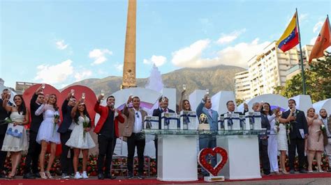 Celebran San Valentin Con Boda Múltiple En Plaza Altamira