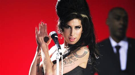 mãe de amy winehouse publica homenagem no aniversário de morte da cantora nsc total