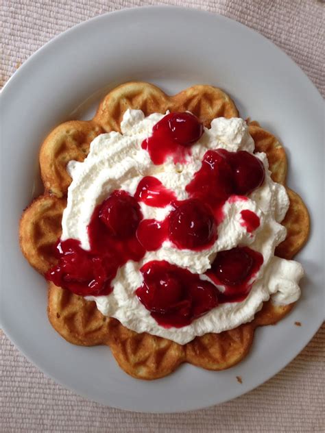 Fleischlos-lecker Kirsch- Sahne - Waffeln