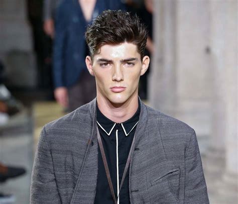 Gaya Rambut Untuk Pria Kurus - Model Rambut