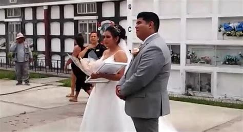 surco novia a punto de casarse visita cementerio para pedir bendición a su padre fallecido por