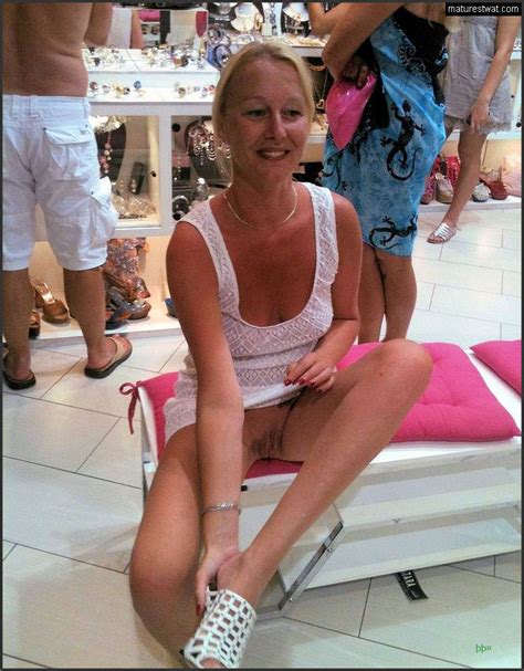 Sexy Milfs And Ex Wives Candid Image 1