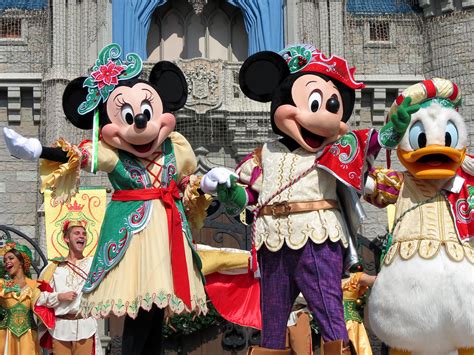 Minnie Mickey And Donald Mickey S Royal Friendship Faire Flickr