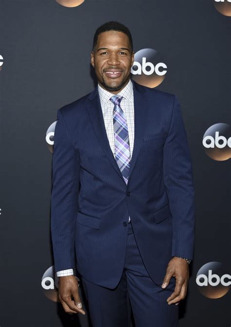 The host of the $100k pyramid, michael strahan, takes interviewing to an awkwardly close level. ABC Execs Irate with Michael Strahan - American Urban ...
