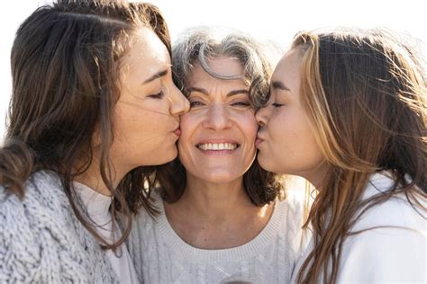 Free Psd Portrait Of Daughter Kissing Mom On Cheek