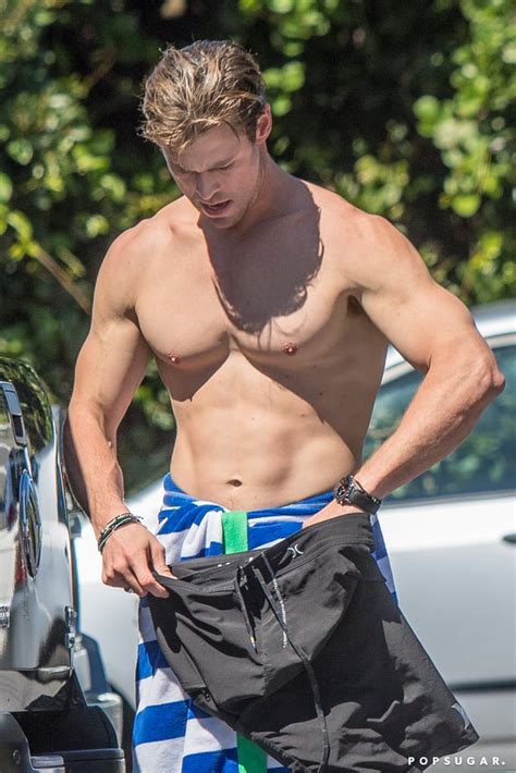 Chris Hemsworth Shirtless Pictures Popsugar Celebrity Photo