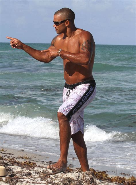 Shemar Moore Gives Miami Beach Two Thumbs Up Photos The Blemish