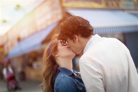 5 scientifically proven ways kissing makes you healthier