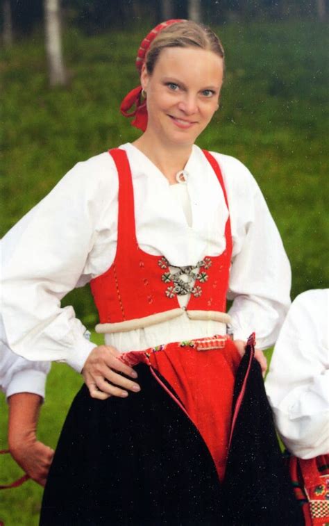 leksand dalarna sweden a mixed linen wool underskirt is worn over the chemise and bodice this