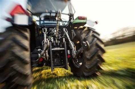 APK-keuring en kenteken voor tractor in najaar - De Limburger