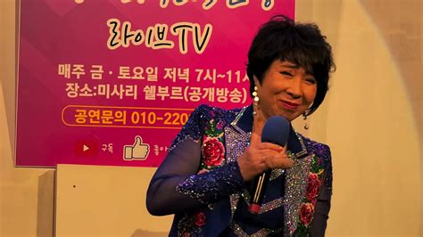 감독을 맡은 자크 데미의 별명이 영상의 시인이었고, 그 명성답게 쉘부르 곳곳의 모습을 강렬한 원색에 가까운 파스텔톤의 색채로 아름답게 스크린에 담아내고 있다. 모정애 쉘부르스튜디오 5.30 - YouTube