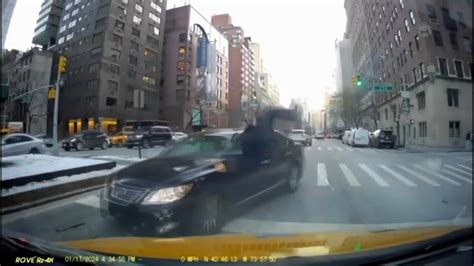 Video Nypd Officer Struck By Wrong Way Driver On Upper East Side Nbc