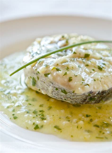 El presidente de la cofradía vasca de gastronomía, luis mokoroa, comparte los platos imprescindibles de la cocina vasca más tradicional. La #Merluza a la #vasca es una receta tradicional de la ...