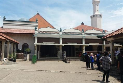 Jika anda ingin mendapatkan petunjuk arah ke tempat wisata tersebut, silakan klik nama tempat wisata tersebut. Fakta Menarik Masjid Keramat Luar Batang, Wisata Religi di ...