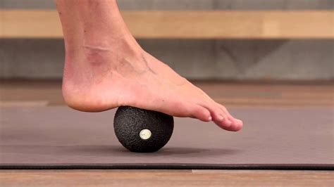 Foot Rehab Stimulating The Foot Muscles With The Blackroll Ball Foot Range Youtube