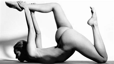 Nude Yoga Girl Agita Internet Con Sus Desnudos De Yoga Cultura Inquieta
