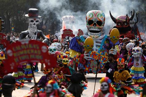 Day Of The Dead Did You Know Mexico Celebrates The Dead On The Ist And