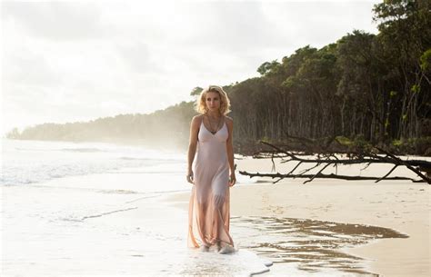Hollywood Spy St Teaser For Netflix Tidelands Mermaid Tv Series With Elsa Pataky Aaron