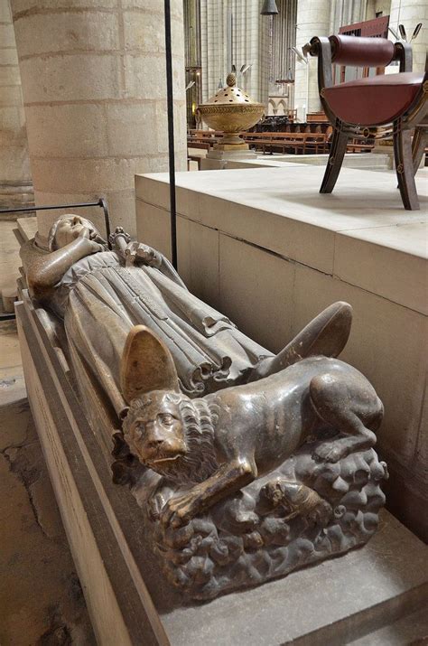 Gisant De Richard Cœur De Lion Cathedrale Notre Dame De Rouen French Cathedrals Chaise Lounge