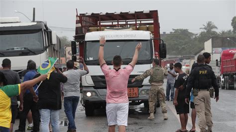 Camioneros Bolsonaristas Levantaron Bloqueos De Las Carreteras En