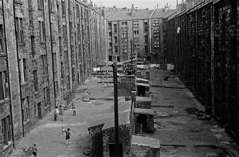 Powerful Photos Of Life In The Old Glasgow Tenement Blocks 1969 72 Flashbak