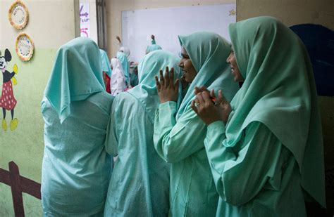 Malaysia Keeps Minimum Age For Muslim Brides At 16 — Benarnews