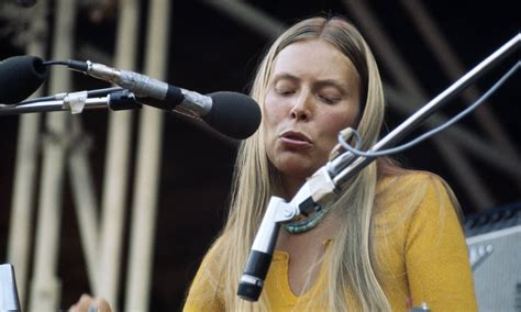 Joni Mitchells 1970 Isle Of Wight Performance Gets Home Release