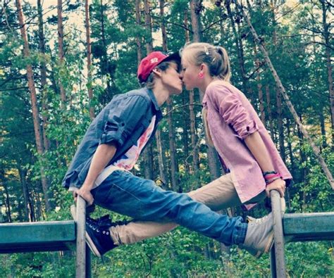 Pin By Isabella Crain On Amor Cute Teenage Couples Teenage Couples Cute Kiss