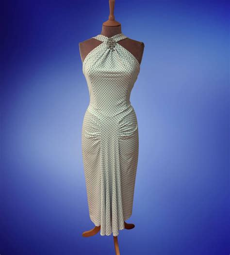 Sixty years ago today, marilyn monroe stood on top of a subway grate in new york city and made cinematic history. Marilyn Monroe...The 7 year itch | Iconic dresses ...