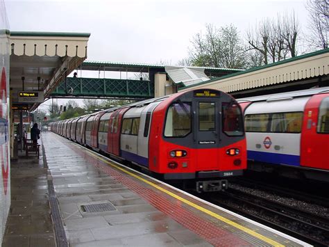 London Underground Finchley Central 1995 Tube Stock No Flickr