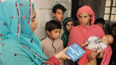 Latest News By Bbc Urdu عائشہ زہری میں بچوں کو بلکتا ہوا نہیں دیکھ سکتی تھی اس لیے دودھ کا