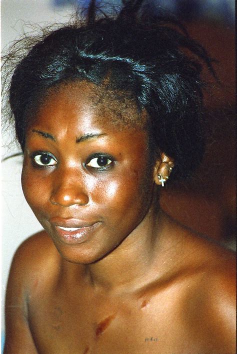 美しいアフリカの裸の女性の写真 ポルノ写真