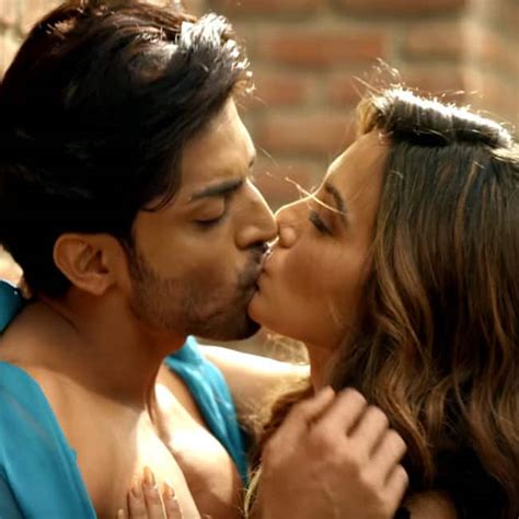 sana khan and gurmeet choudhary s hot kiss from wajah tum ho title track