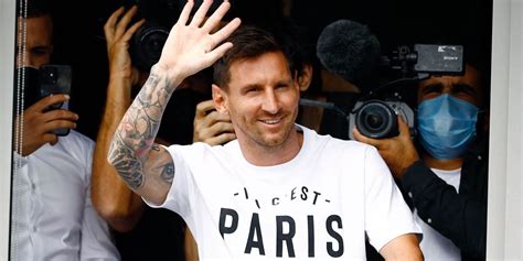 How Paris Saint Germain Signed Lionel Messi The Athletic