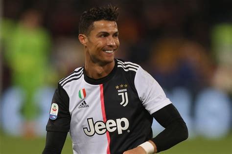 A new moments players is released. FIFA 20: Release date, Volta Football, gameplay ...